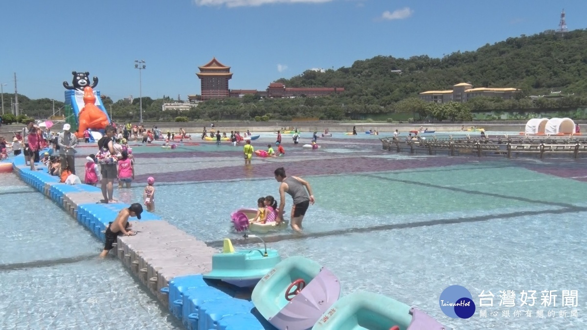 大佳河濱熊讚水樂園　親子戲水清涼消暑_