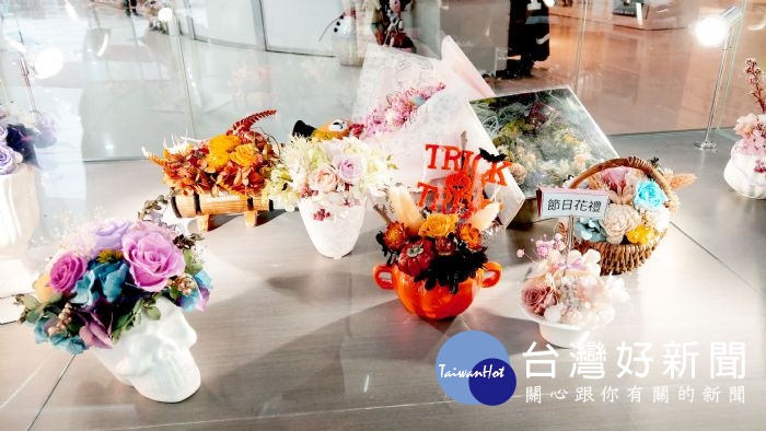 桃市圖不凋花創作展　洋溢幸福甜蜜感