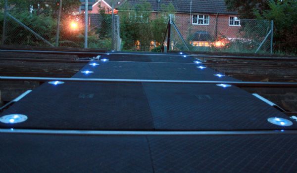 Clearview Intelligence展示新一代太陽能路面導引照明