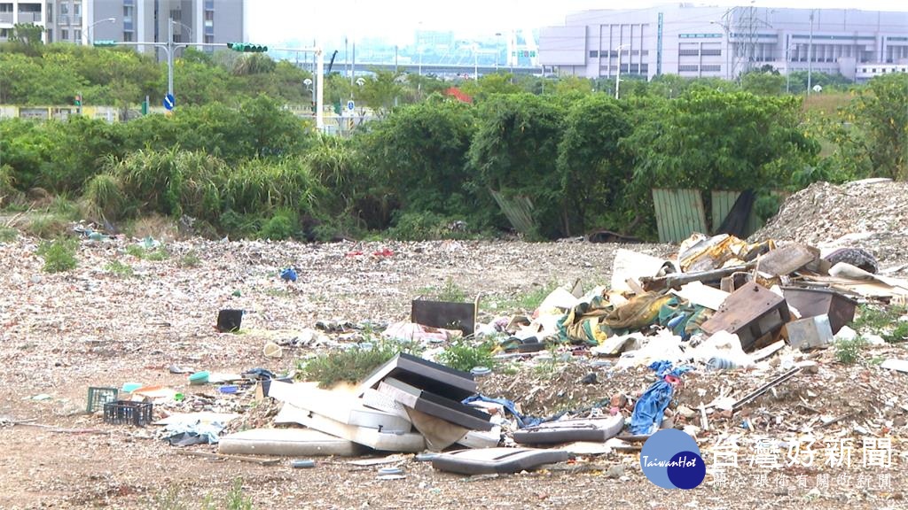士北科技園區2樓高垃圾山 5月清完大部分