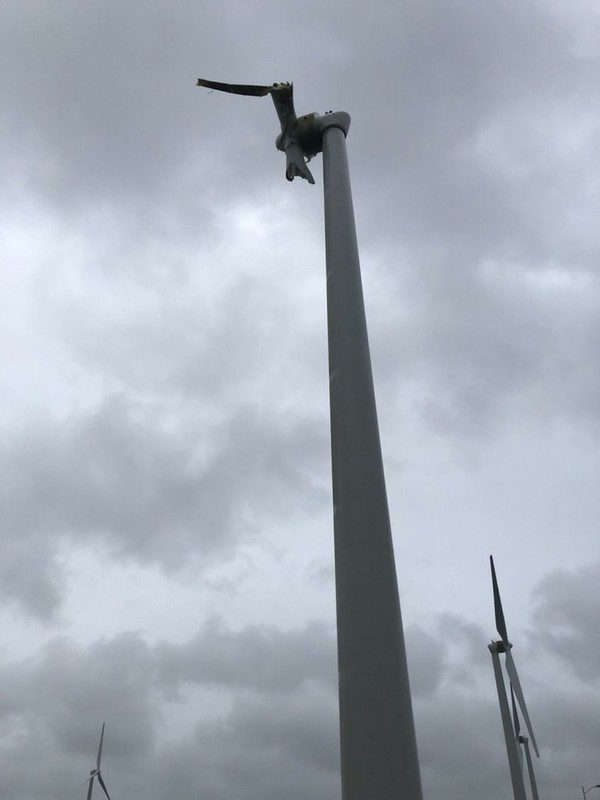 高美濕地風機葉片遭吹斷 台電：設備異常所致 與耐風能力無關
